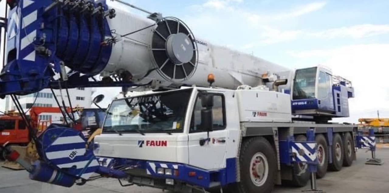 Grúas telescópicas y manipuladores de materiales | Total Machine